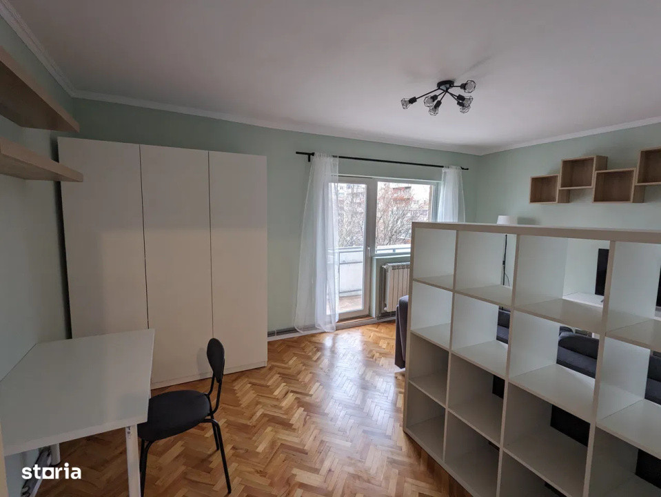 Apartament cu 3 camere, decomandat, 65 mp, 2 bai, etaj intemediar,zona Izlazului