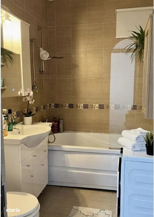 Apartament 3 camere, 70mp, etaj intermediar, loc de parcare, zona Vivo