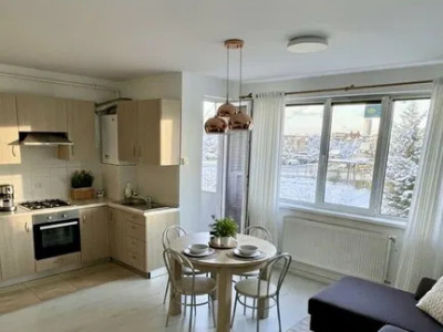 Apartament 3 camere, 70mp, etaj intermediar, loc de parcare, zona Vivo