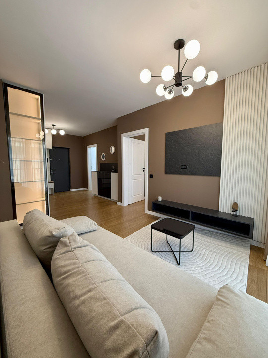 apartament cu 2 camere,2 bai,balcon,parcare,etaj intermediar,zona Parc Poligon