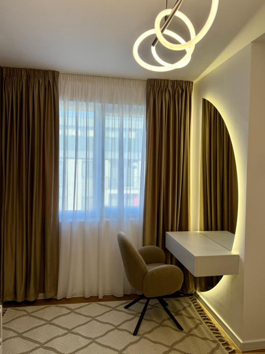 apartament cu 2 camere,2 bai,balcon,parcare,etaj intermediar,zona Parc Poligon