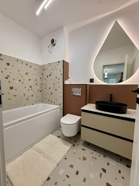 apartament cu 2 camere,2 bai,balcon,parcare,etaj intermediar,zona Parc Poligon