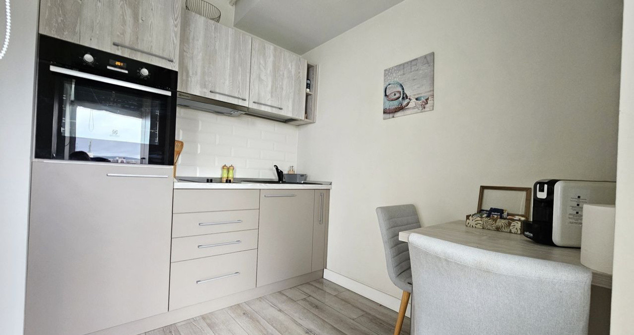 Apartament tip studio, 36mp + 7mp balcon, etaj intermediar, zona West Side