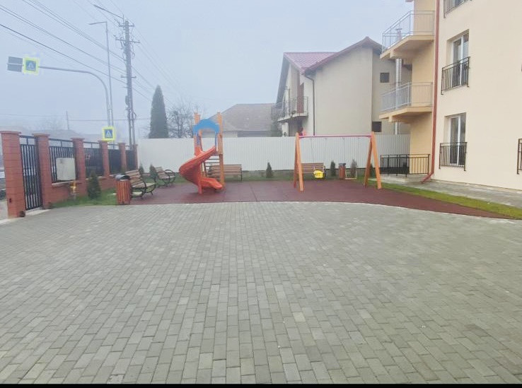 Apartament 66 mp utili +balcon , etaj intermediar , centru Gilau 