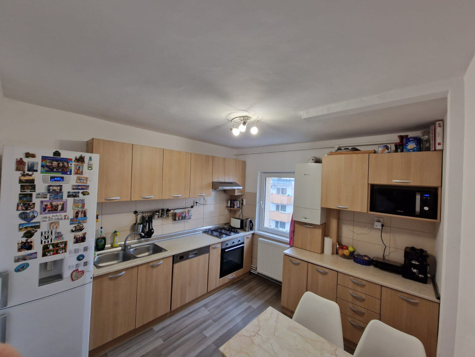 Apartament decomandat de vanzare, cu 3 camere, in Piata Zorilor, Cluj Napoca