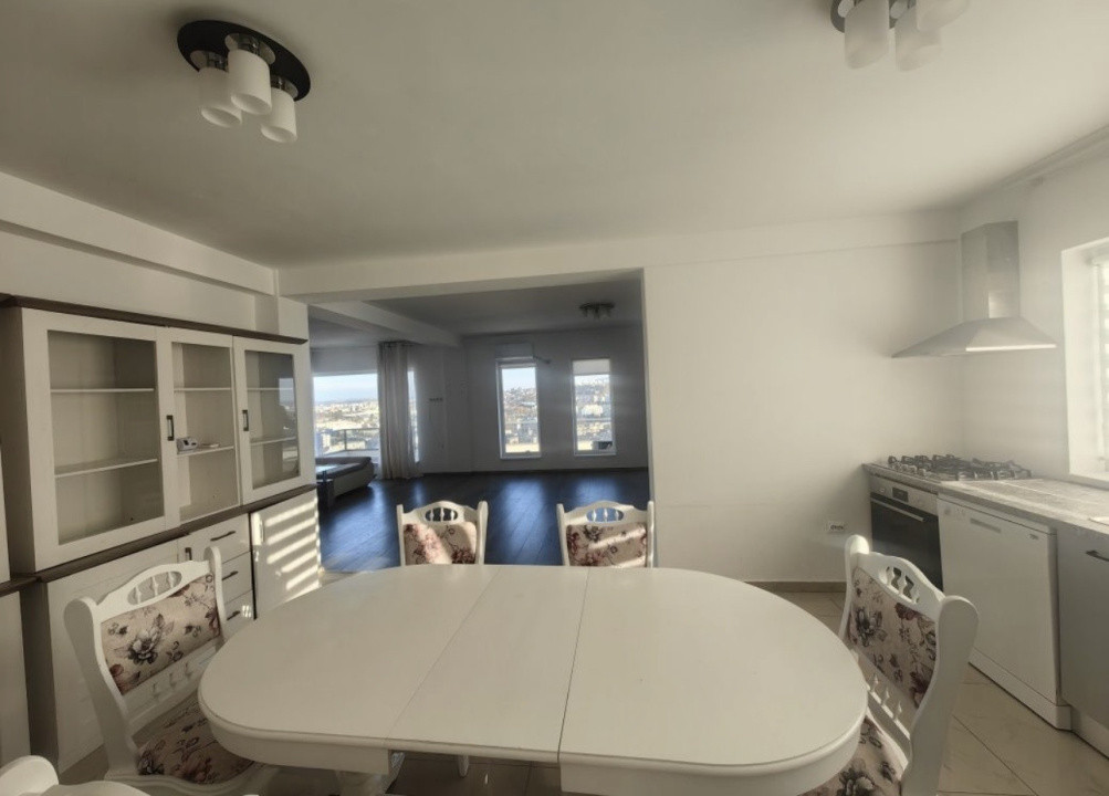 Apartament tip Penthouse, 4 camere, 2 bai, zona Grigorescu 