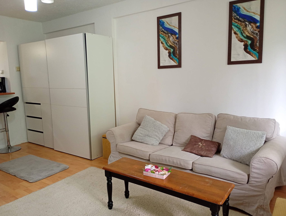 Apartament de inchiriat cu 2 camere , balcon zona Cetatea Fetei