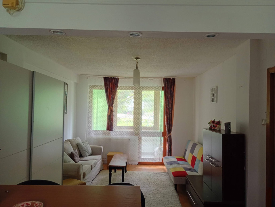 Apartament de inchiriat cu 2 camere , balcon zona Cetatea Fetei