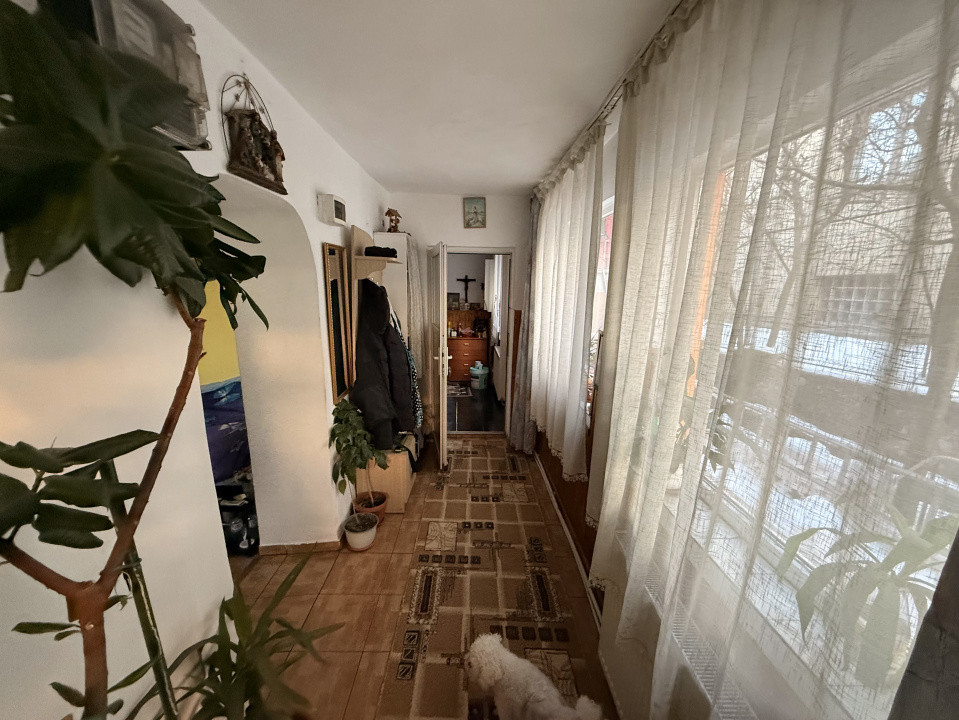 Schimb: Casa cu 3 camere plus 2 anexe, 120 MP + Teren 179 MP, Gruia