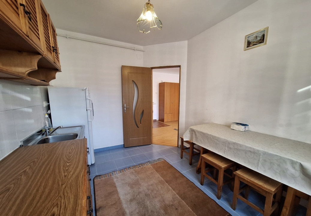 Apartament zona Florilor , etaj 1 ,balcon 