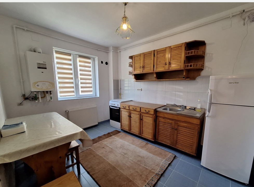 Apartament zona Florilor , etaj 1 ,balcon 