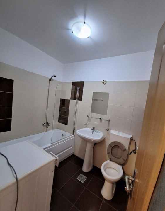 Apartament zona Florilor , etaj 1 ,balcon 