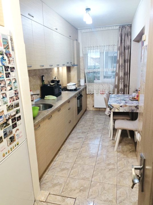 Apartament  58 mp utili +balcon , parcare ,parter înalt ,zona Eroilor