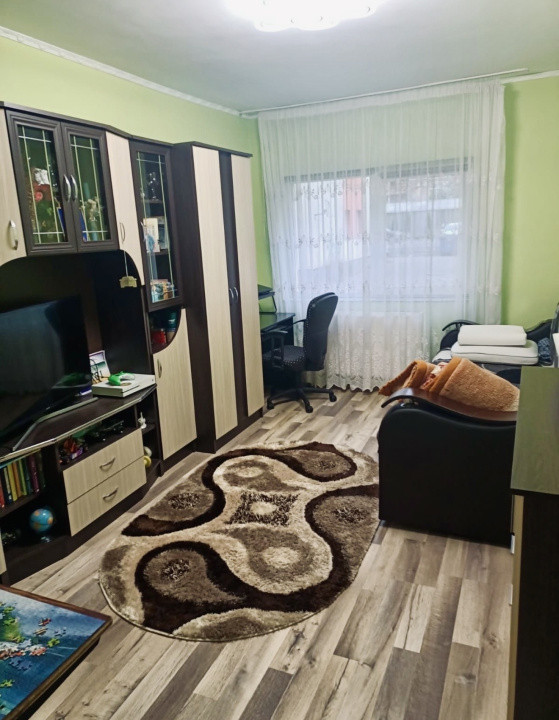 Apartament  58 mp utili +balcon , parcare ,parter înalt ,zona Eroilor