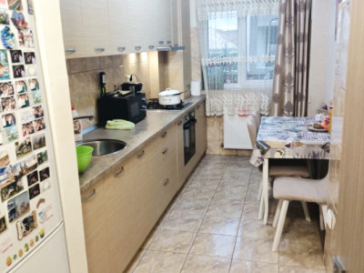 Apartament  58 mp utili +balcon , parcare ,parter înalt ,zona Eroilor