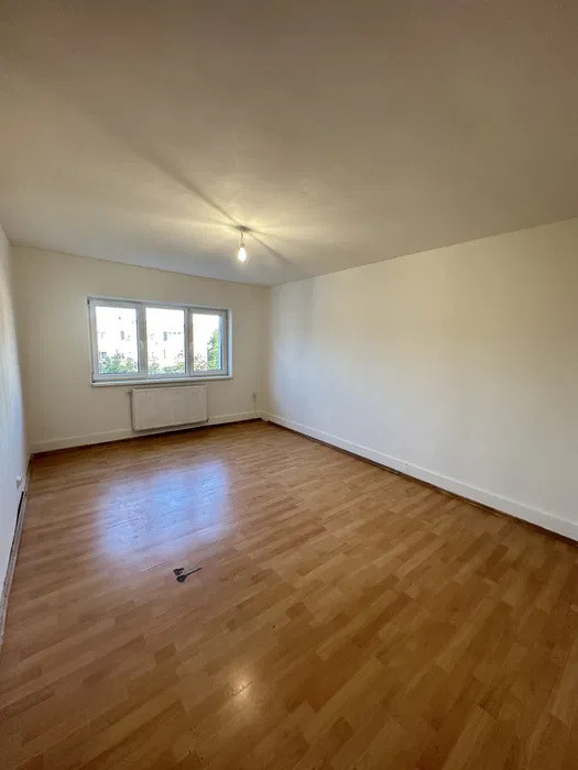 Apartament 3 camere decomandate 65mp+balcon