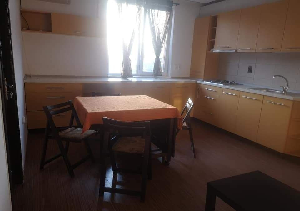 Aparament 3 camere ,2 balcoane , zona Parcul Poligon 