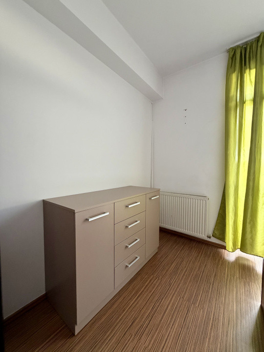 Aparament 3 camere ,2 balcoane , zona Parcul Poligon 