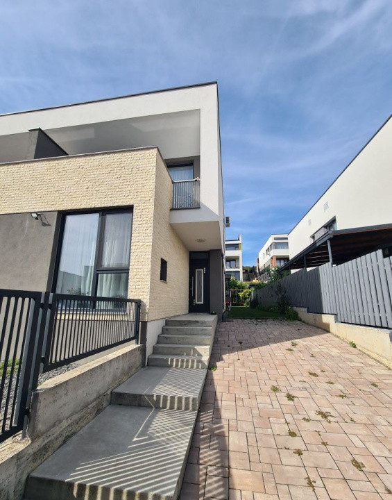 Duplex la cheie, 4 camere, 113 mp utili si 200 teren, zona Voronet
