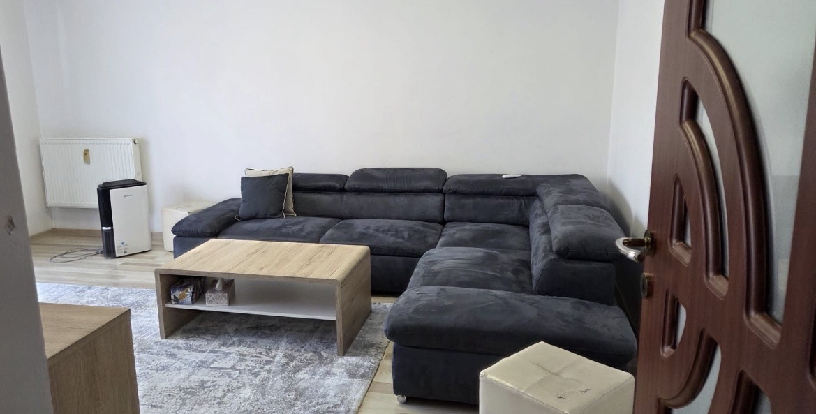 Apartament 2 amere decomandate , zona Ioan Rus