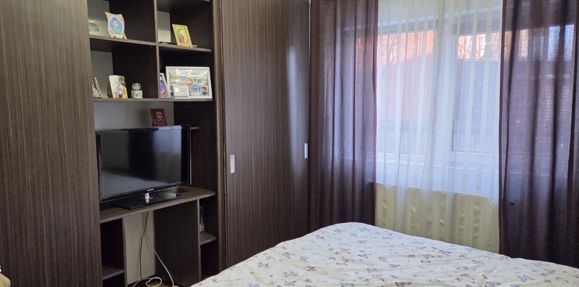 Apartament 2 amere decomandate , zona Ioan Rus