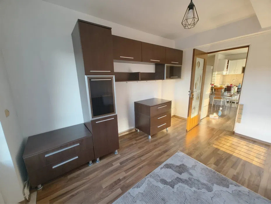 Apartament cu 3 camere, 52 mp, 2 balcoane, zona Muzeul Apei