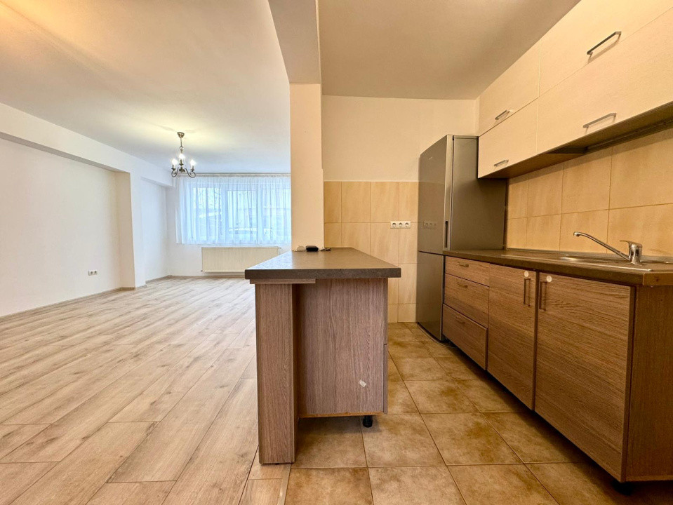 Casă tip duplex, 4 camere, 105 mp, 2 parcari, curte, zona Eugen Ionesco