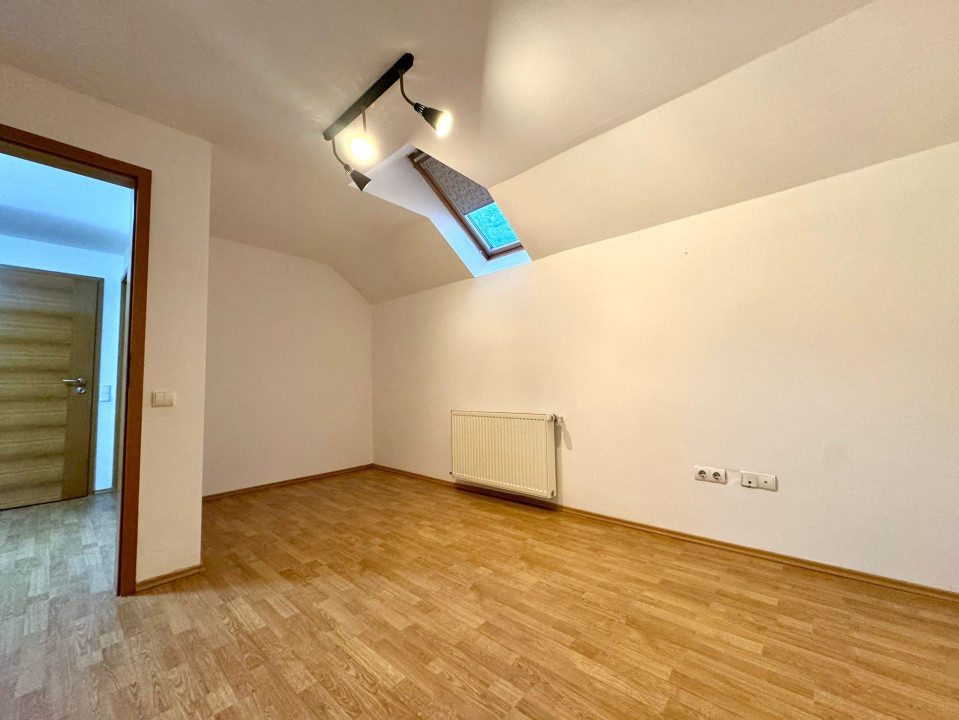 Casă tip duplex, 4 camere, 105 mp, 2 parcari, curte, zona Eugen Ionesco