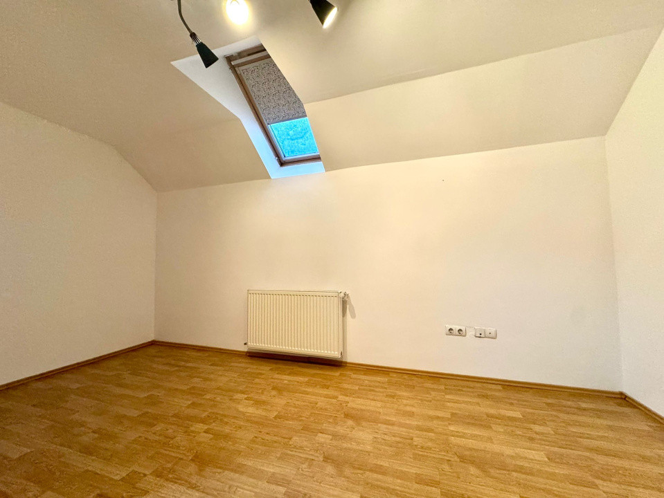 Casă tip duplex, 4 camere, 105 mp, 2 parcari, curte, zona Eugen Ionesco