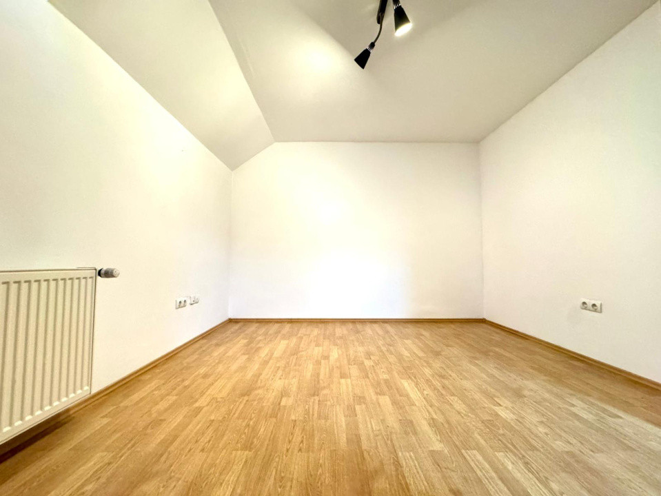 Casă tip duplex, 4 camere, 105 mp, 2 parcari, curte, zona Eugen Ionesco