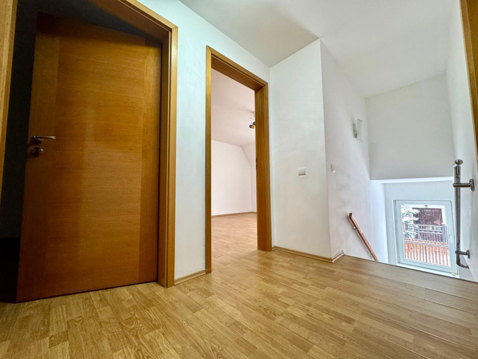 Casă tip duplex, 4 camere, 105 mp, 2 parcari, curte, zona Eugen Ionesco