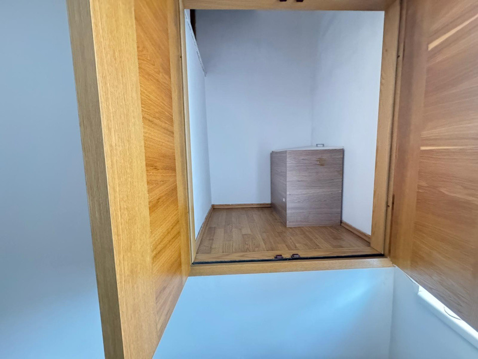 Casă tip duplex, 4 camere, 105 mp, 2 parcari, curte, zona Eugen Ionesco