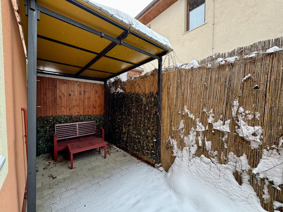 Casă tip duplex, 4 camere, 105 mp, 2 parcari, curte, zona Eugen Ionesco