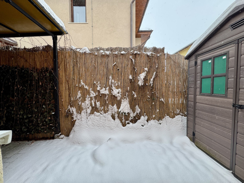 Casă tip duplex, 4 camere, 105 mp, 2 parcari, curte, zona Eugen Ionesco