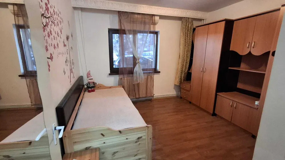 Apartament 3 camere decomandate intre lacuri