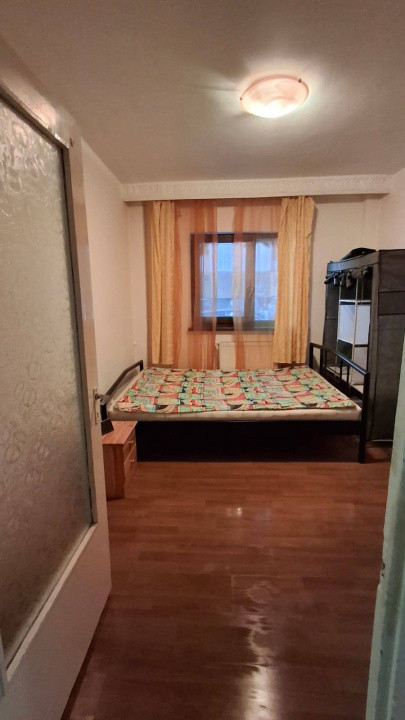 Apartament cu 3 camere, 65 mp, decomandat, zona Aurel Vlaicu
