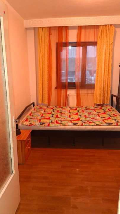 Apartament cu 3 camere, 65 mp, decomandat, zona Aurel Vlaicu