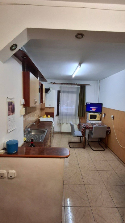 Apartament cu 3 camere, 65 mp, decomandat, zona Aurel Vlaicu