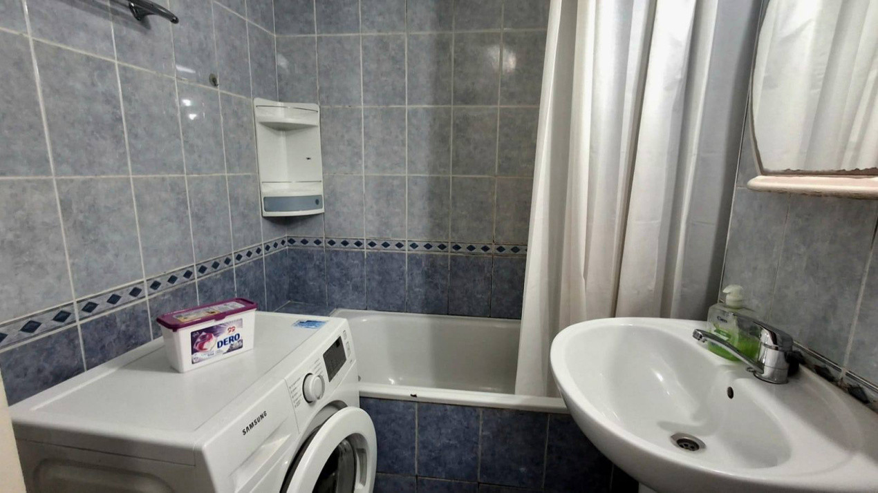 Apartament cu 3 camere, 65 mp, decomandat, zona Aurel Vlaicu