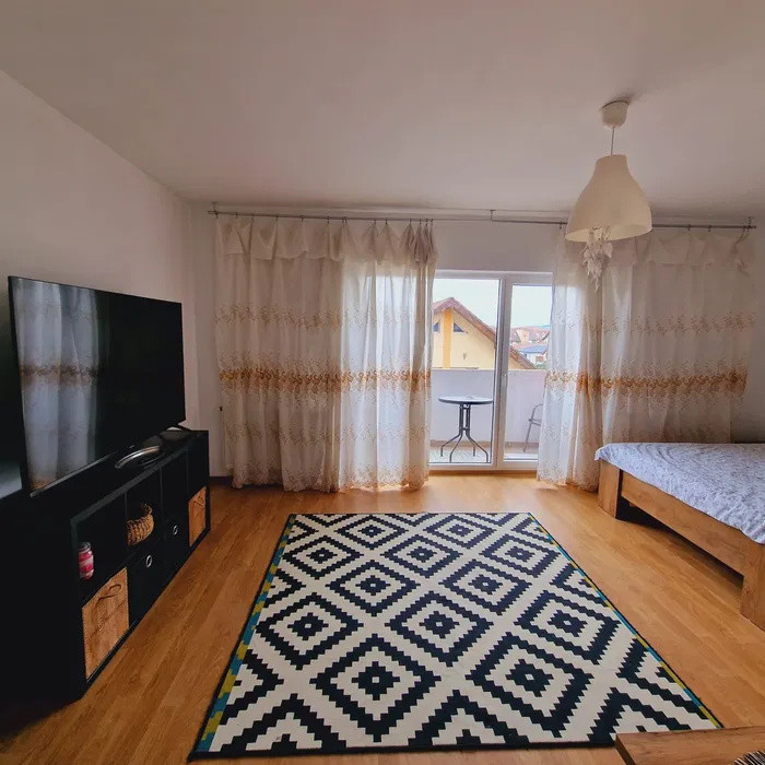 Apartament cu o camera, decomandat, zona Cetatii