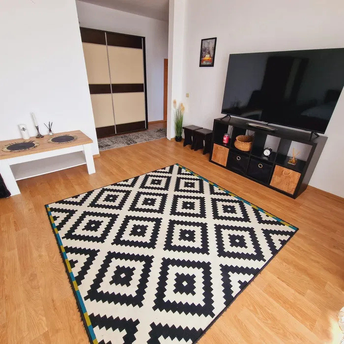 Apartament cu o camera, decomandat, zona Cetatii
