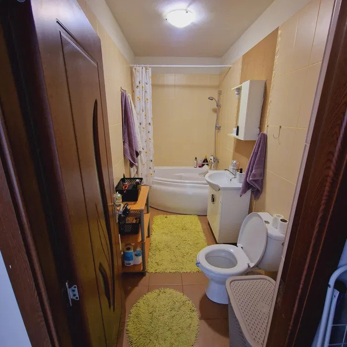 Apartament cu o camera, decomandat, zona Cetatii