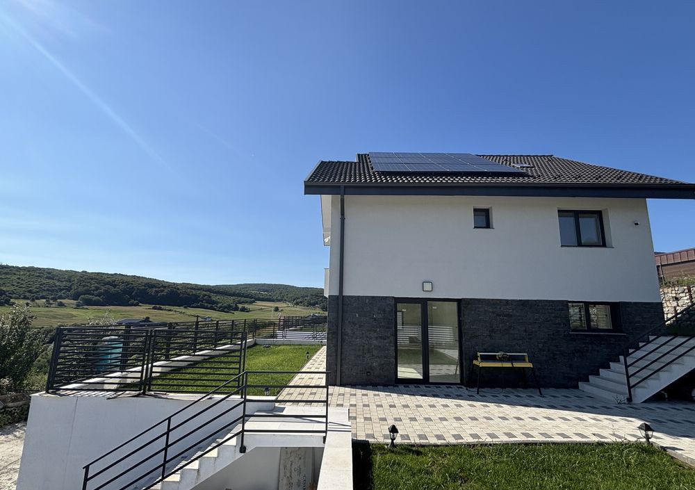 Casa individuala, panouri fotovoltaice, 500mp, Valea seaca