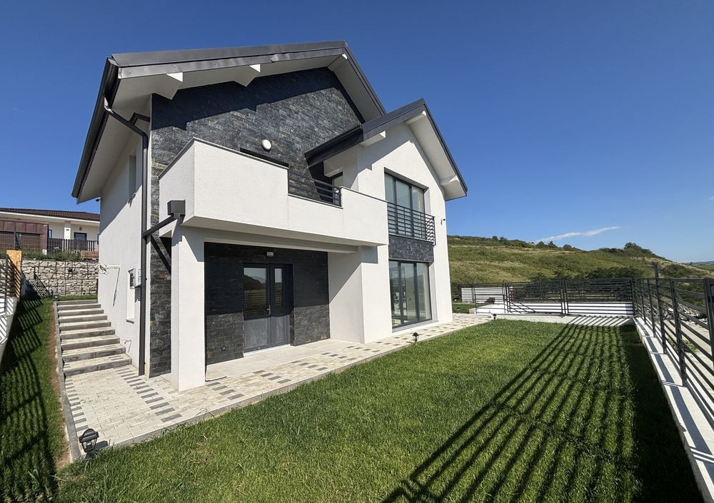 Casa individuala, panouri fotovoltaice, 500mp, Valea seaca