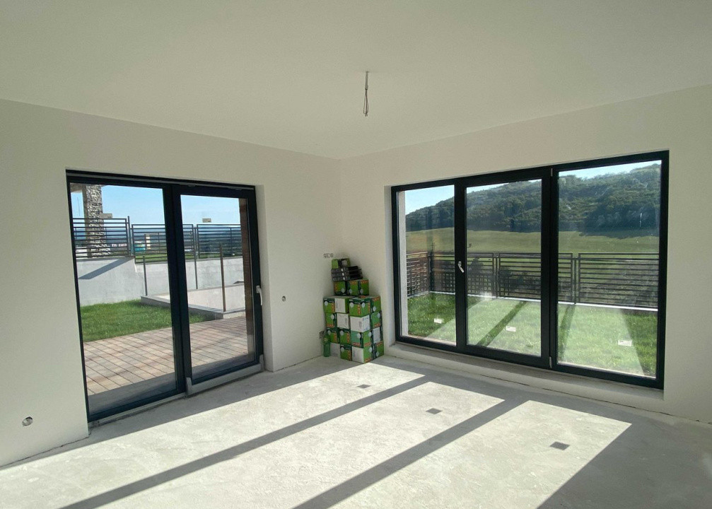 Casa individuala, panouri fotovoltaice, 500mp, Valea seaca