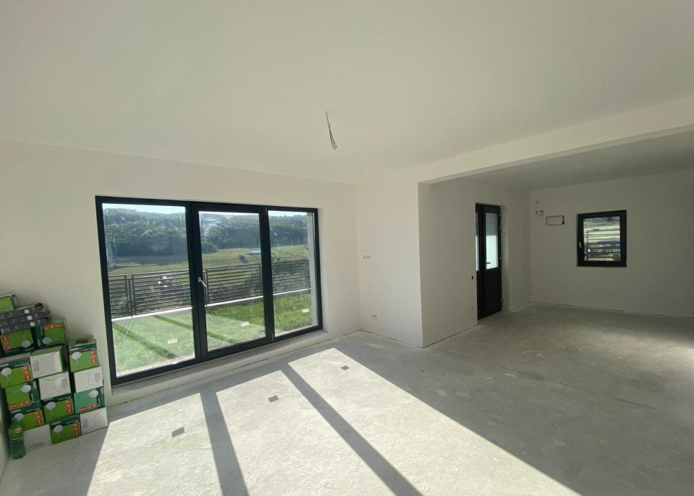 Casa individuala, panouri fotovoltaice, 500mp, Valea seaca