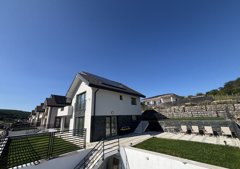 Casa individuala, panouri fotovoltaice, 500mp, Valea seaca