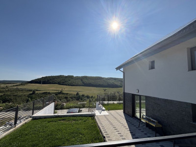 Casa individuala, panouri fotovoltaice, 500mp, Valea seaca