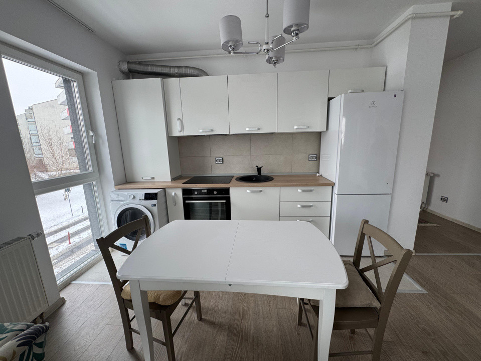 Apartament cu 2 camere, semidecomandat, zona Iris.