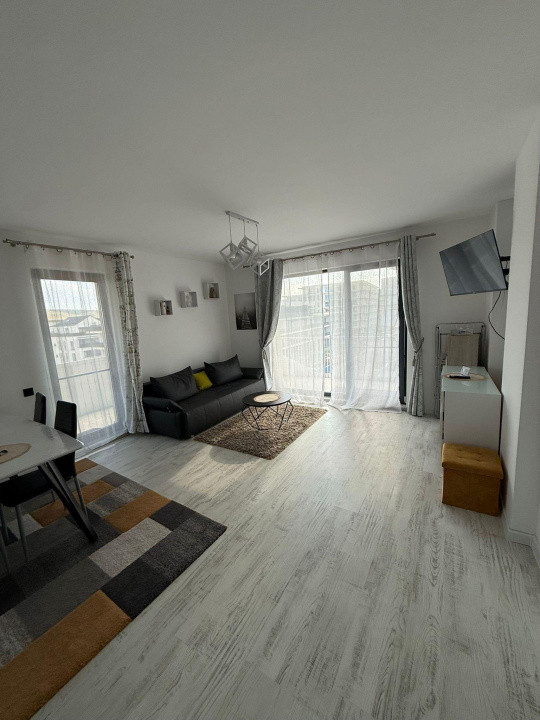 Apartament cu 2 camere, 47 mp, balcon de 24 mp, zona Eroilor